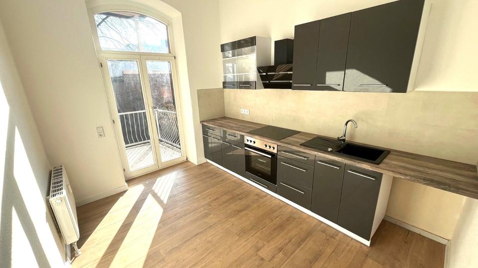 Thumbnail-Hochparterre, kl. 3-Zi.-Whg. mit Balkon und neuer Einbauküche (Erstbezug nach Sanierung)