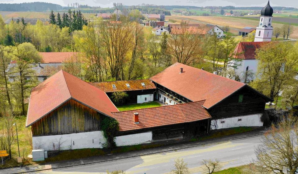 Thumbnail-Denkmalgeschützter Vierseithof mit Dorfanbindung in Gangkofen
