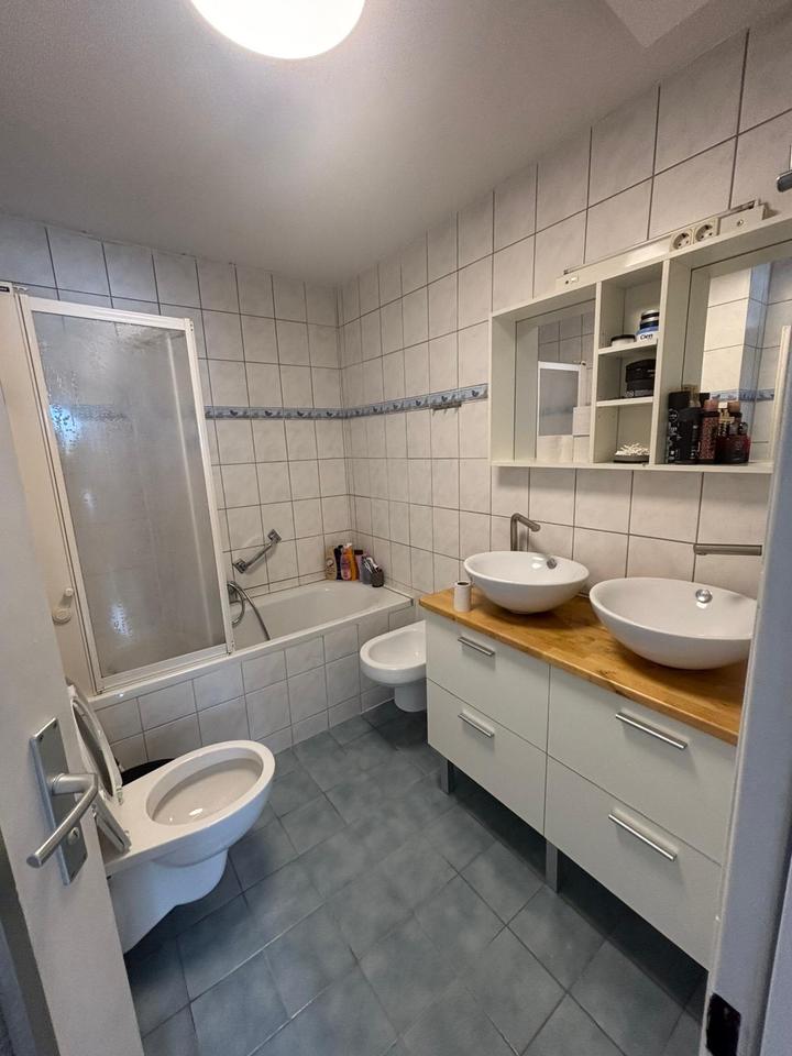 Thumbnail-3 Zimmerwohnung - frisch Teilrenoviert - mit Küche - E-Ladesäule