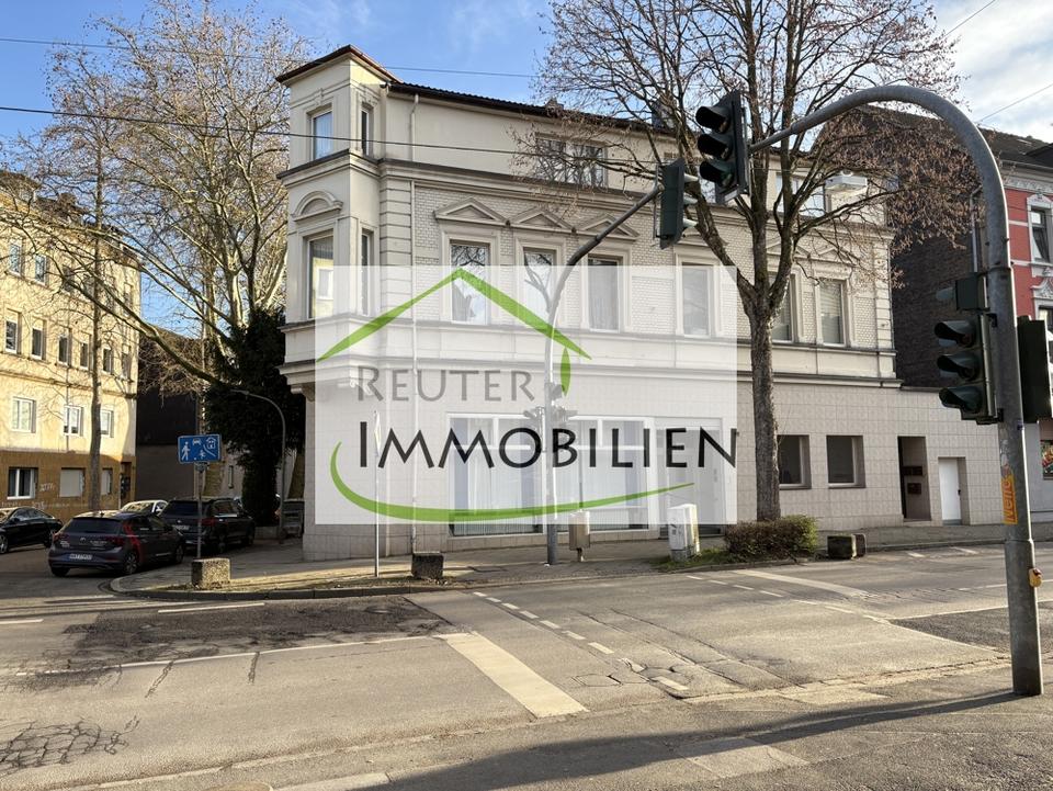 Thumbnail-Willkommen in Ihrer neuen Geschäftslocation im Herzen von BochumWattenscheid! Dieses vielseitige Ladenlokal bietet Ihnen auf ca. 470 m² Nutzfläche alle Möglichkeiten zur Verwirklichung Ihrer...