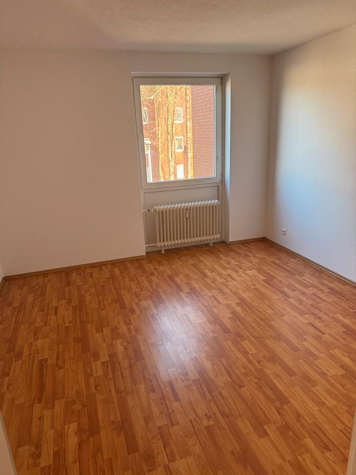 Thumbnail-Helle 4 Zimmer Wohnung mit Balkon