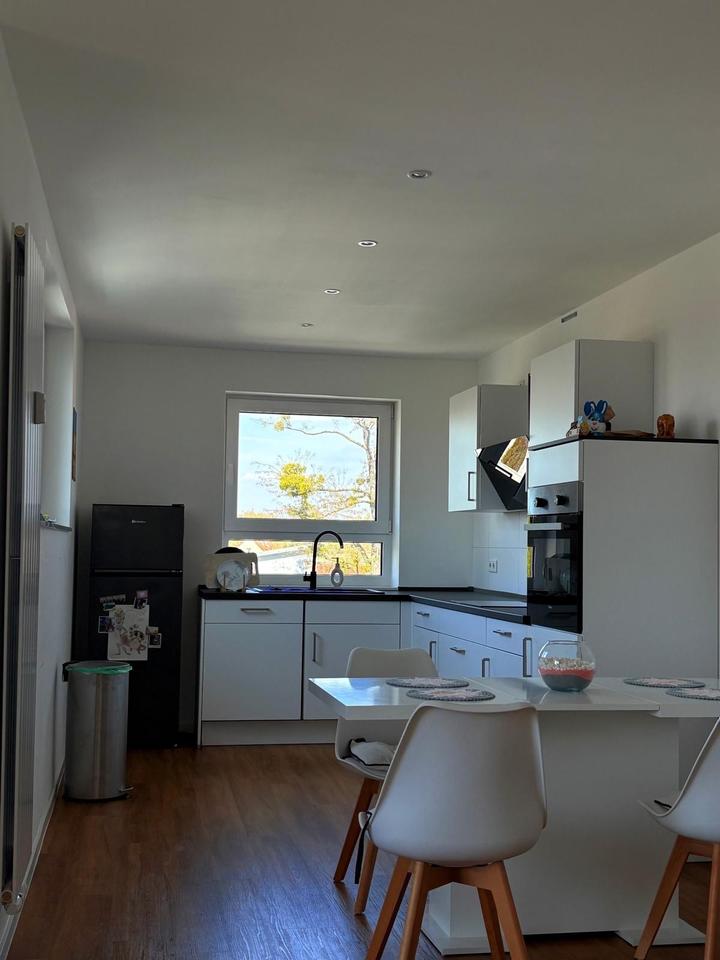 Thumbnail-Moderne 2-Zimmer-Wohnung mit Balkon und Einbauküche