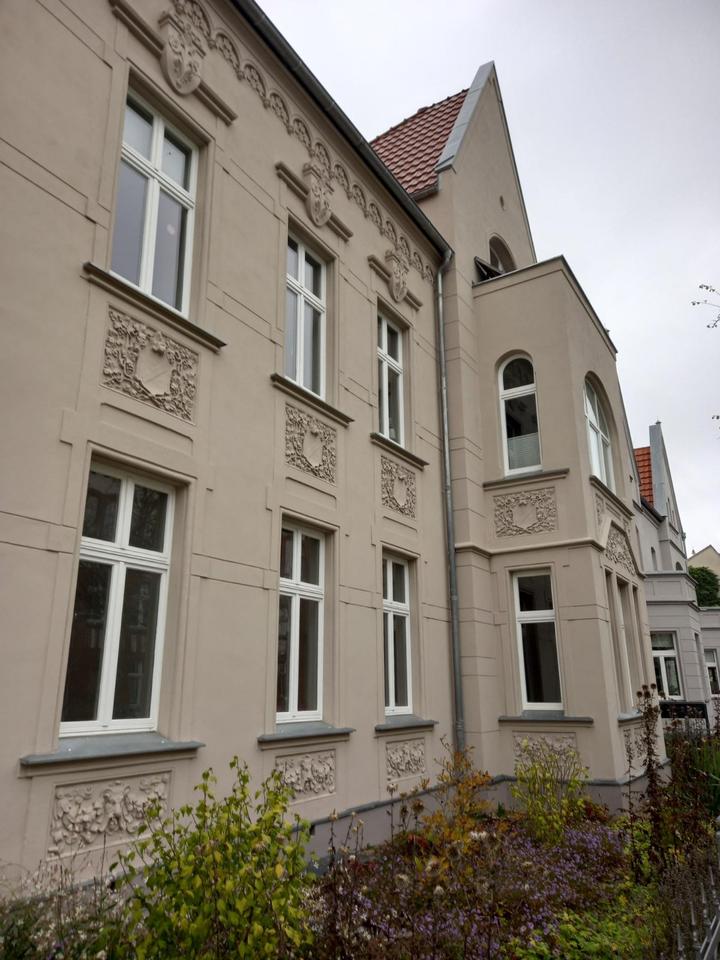 Thumbnail-Stilvolle 3-Zimmer-Altbauwohnung in zentraler Lage mit Charme und komfortabler Ausstattung