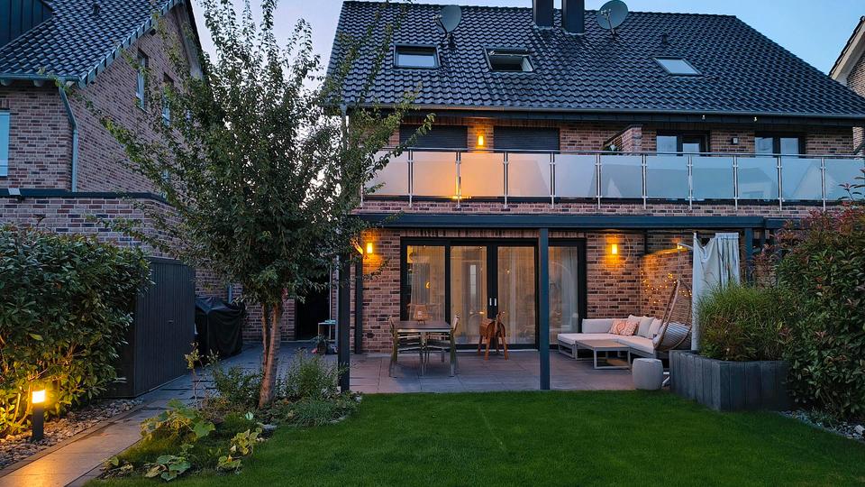 Thumbnail-Neuwertige DHH (2017) mit Luxusausstattung, Sauna, Top-Lage