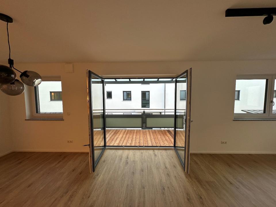 Thumbnail-Neue 3-Zi.-Wohung mit XXL Balkon, Einbauküche und möbliertem Bad ab sofort zu vermieten.