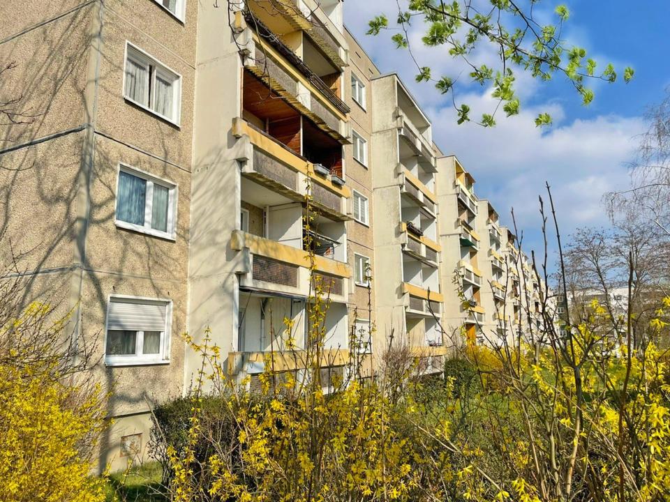 Thumbnail-Erstbezug nach Sanierung! Sonnige 3-Zi.-WE mit Blk. in Halle Süd