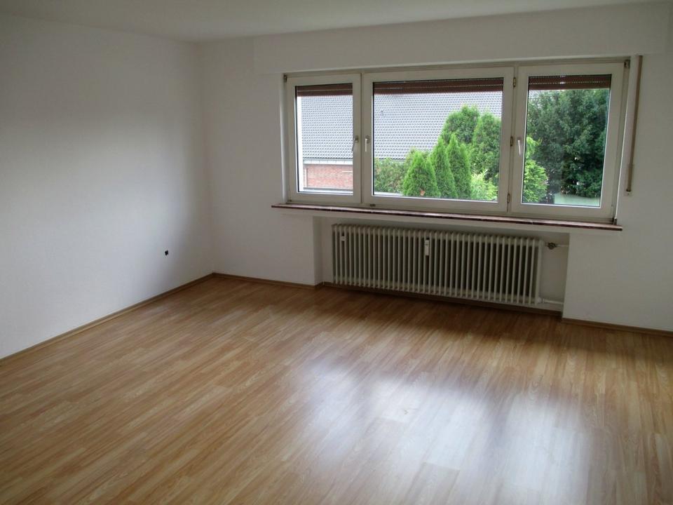 Thumbnail-Helle 3-Zimmer-Wohnung 83 qm, Balkon, EBK, PKW-Stellplatz