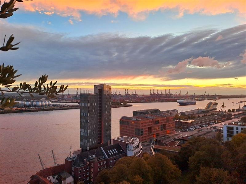 Thumbnail-Wohnen über dem Hafen: 1-Zimmer-Apartment mit Panoramablick im 20. Stock des Gorch-Gock-Hauses