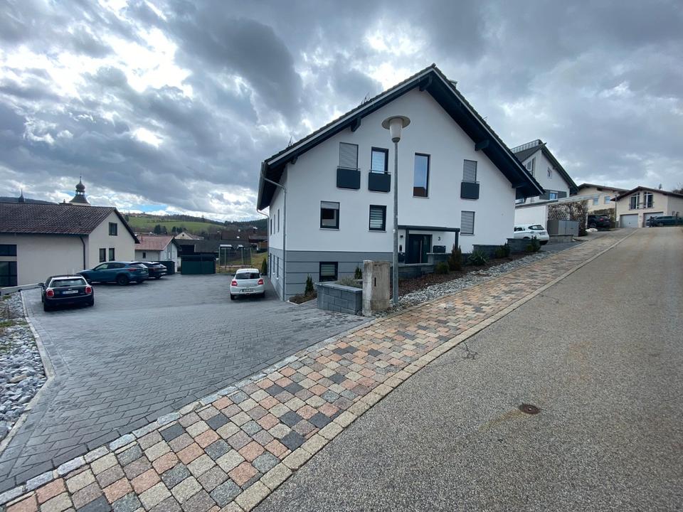 Thumbnail-Moderne 3 Zi.-Wohnung mit hochwerter Ausstattung in Regen ab 1.9.