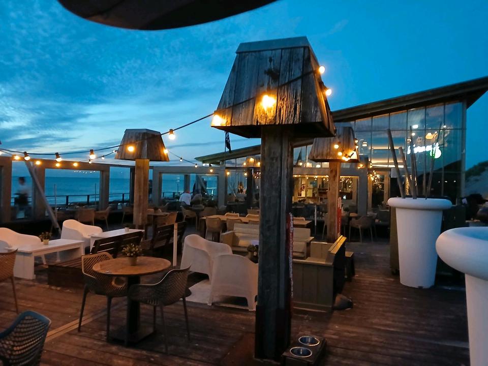 Thumbnail-Chalet mit Herz, in der Herbst und Winterzeit,