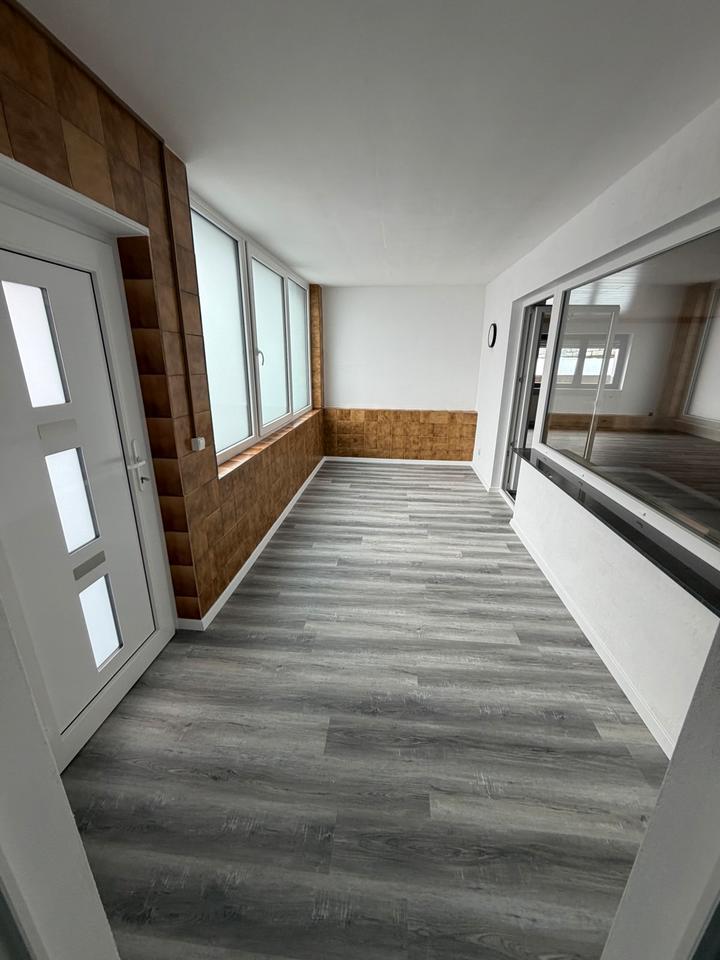 Thumbnail-Frisch Renovierte 5 Zimmer-Wohnung zu vermieten