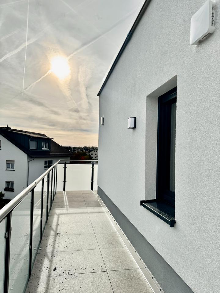 Thumbnail-Helle 2,5-Zimmer-Penthouse-Wohnung mit hochwertiger Einbauküche und Aufzug