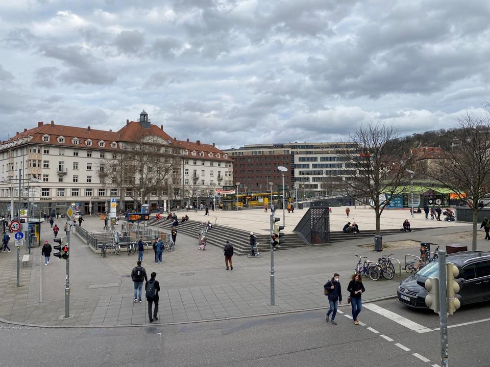 Thumbnail-Großezügige 3 Zimmer Altbauwohnung