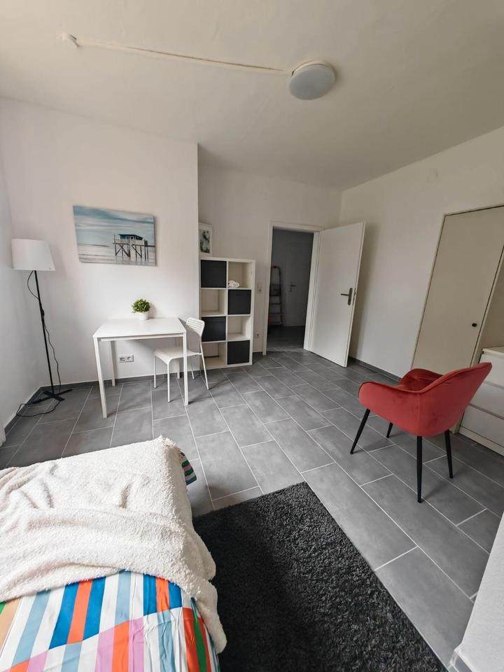 Thumbnail-Schickes WG-Zimmer in moderner 4er WG + Küche + Möbel