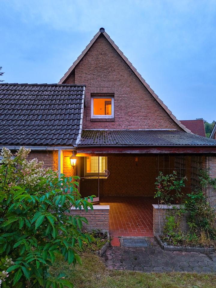 Thumbnail-Renovierungsbedürftiges 5,5-Zi. Haus mit Garten & Bauland
