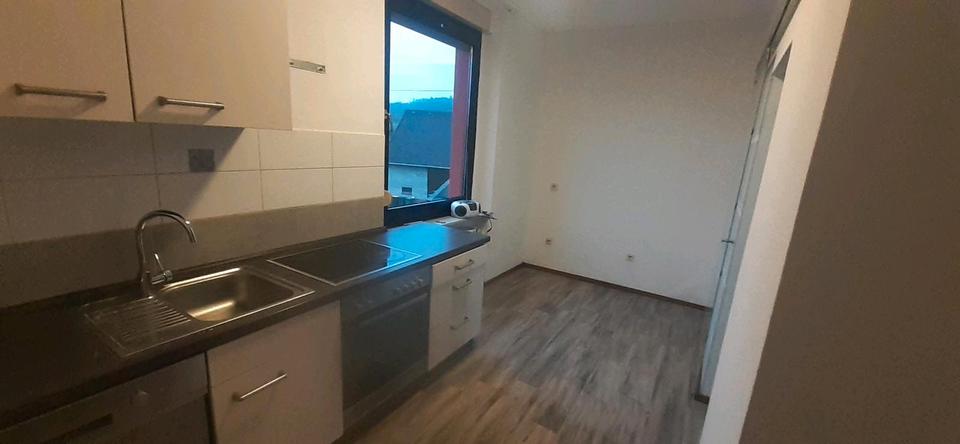 Thumbnail-Wohnung 4 Zimmer Küche Bad zu vermieten