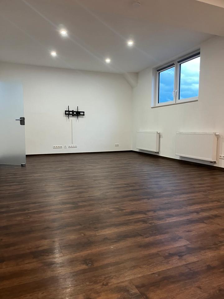 Thumbnail-Moderne 2,5- Zimmerwohnung mit eigenen Eingang - 80 qm