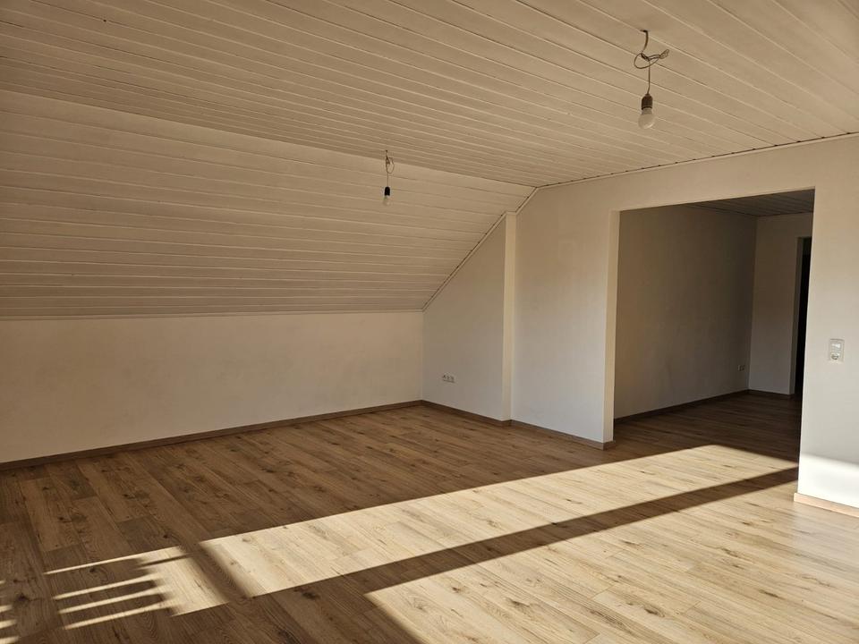 Thumbnail-5-Zimmer Wohnung in Eckersdorf