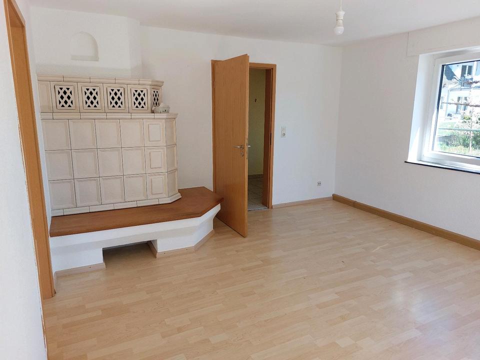 Thumbnail-Mietwohnung 3 ZKB TLB Kachelofen Stellplatz Erdgeschoss EG