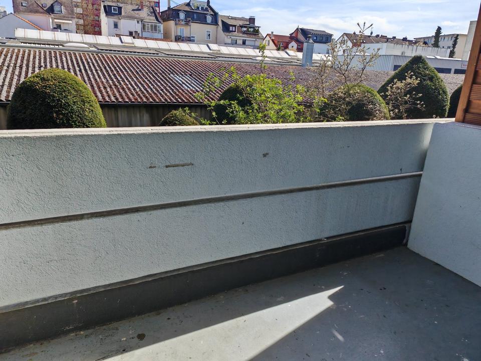 Thumbnail-1,5 ZW STUDIO NEU GESTRICHEN BALKON EBK BAD LAUFNAH UNI KLINIK ROSSMANN REWE EIFLER TEDI PENNY ÖVNP FLUGHAFENBUS S BAHN LYONERSTR