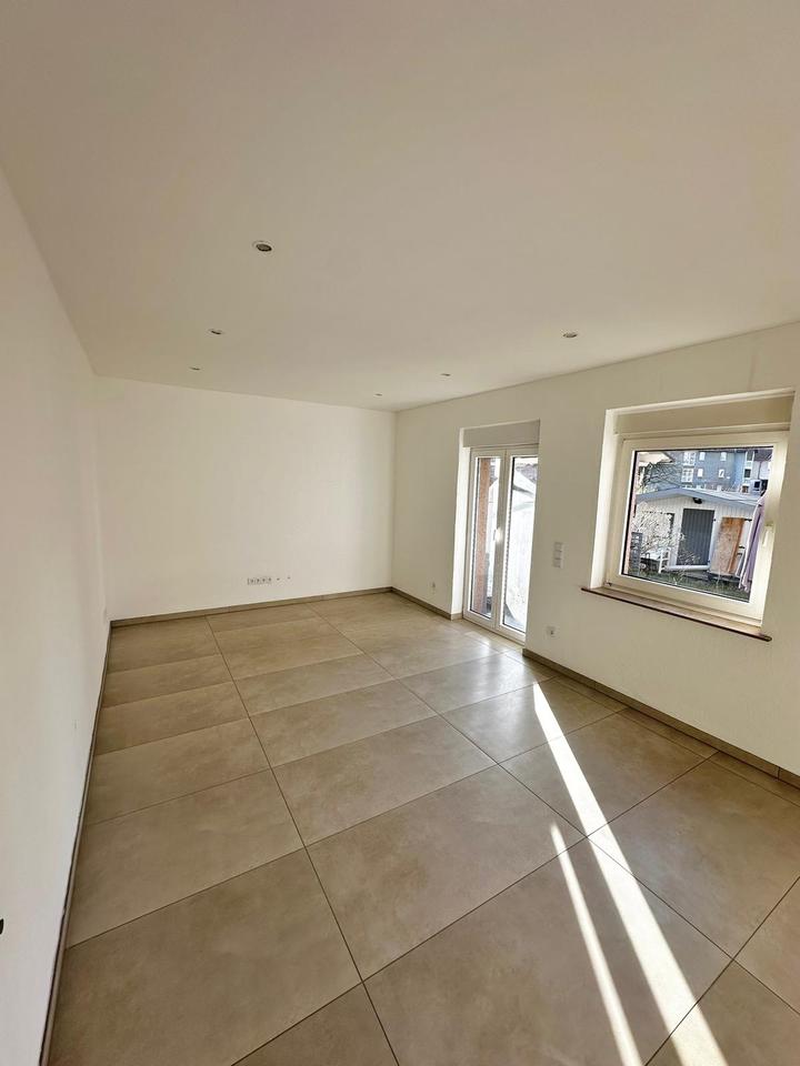 Thumbnail-Kernsanierte Erdgeschosswohnung mit Terrasse und Einbauküche