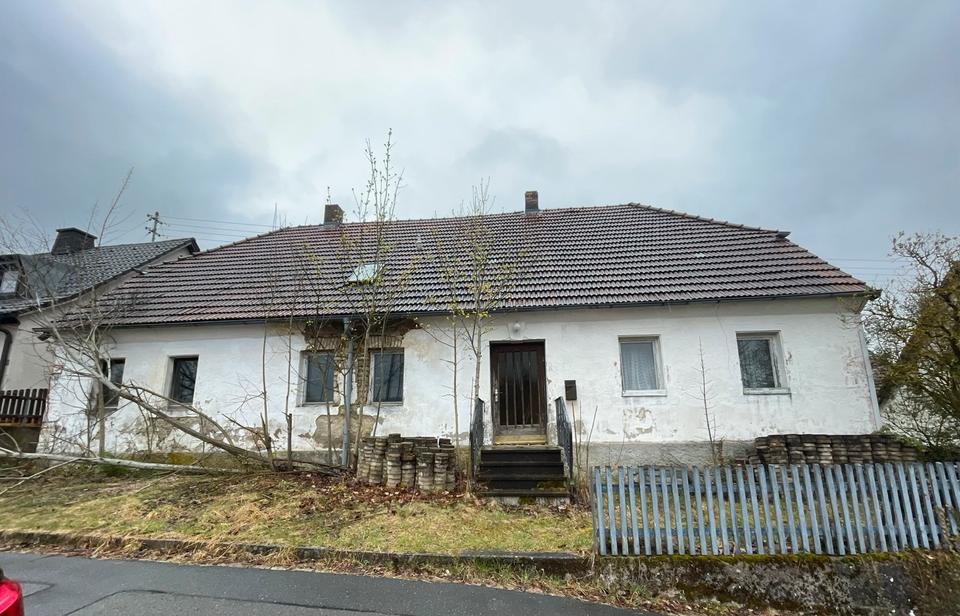 Thumbnail-Sanierungsbedürftiges Haus mit großer Scheune & Garten
