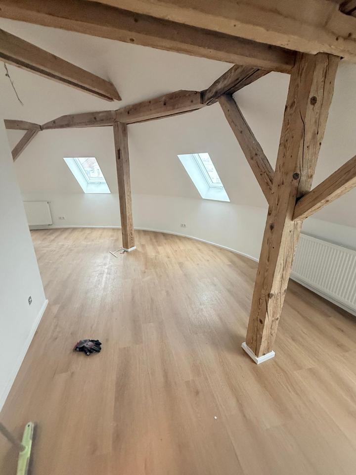 Thumbnail-Moderne und lichtdurchflutete 2-Zimmer-Dachgeschosswohnung in zentraler Lage von Landshut [A072.09]