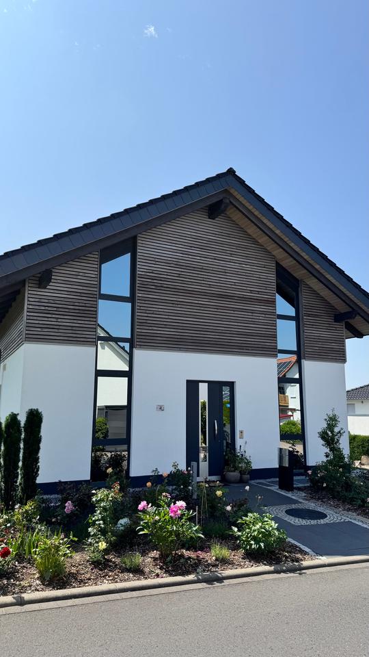 Thumbnail-Teilmöbliert: Repräsentatives EFH in Habichtswald mit EBK, Sauna und Kamin