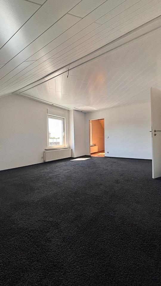 Thumbnail-Großzügige 4-Zimmer Wohnung in zentraler Lage