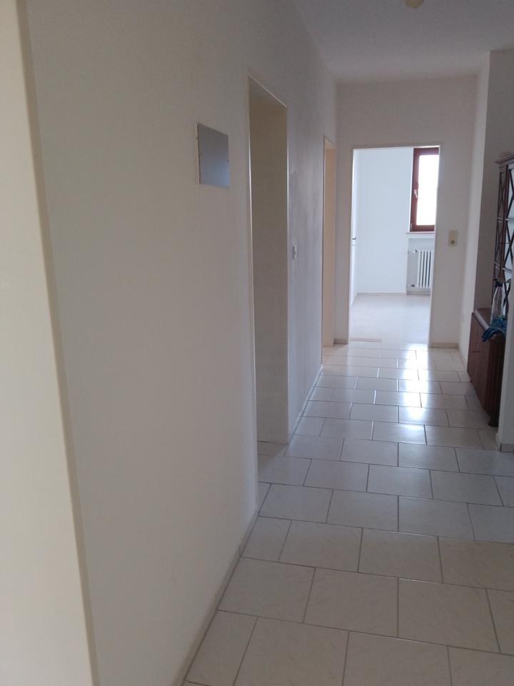 Thumbnail-Helle 3 Zimmer Wohnung im 1. OG