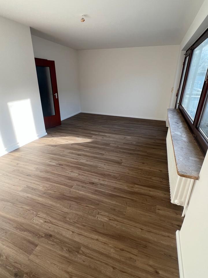Thumbnail-Frisch Renovierte 2 Zimmer Wohnung mit EBK und Balkon nähe FEK