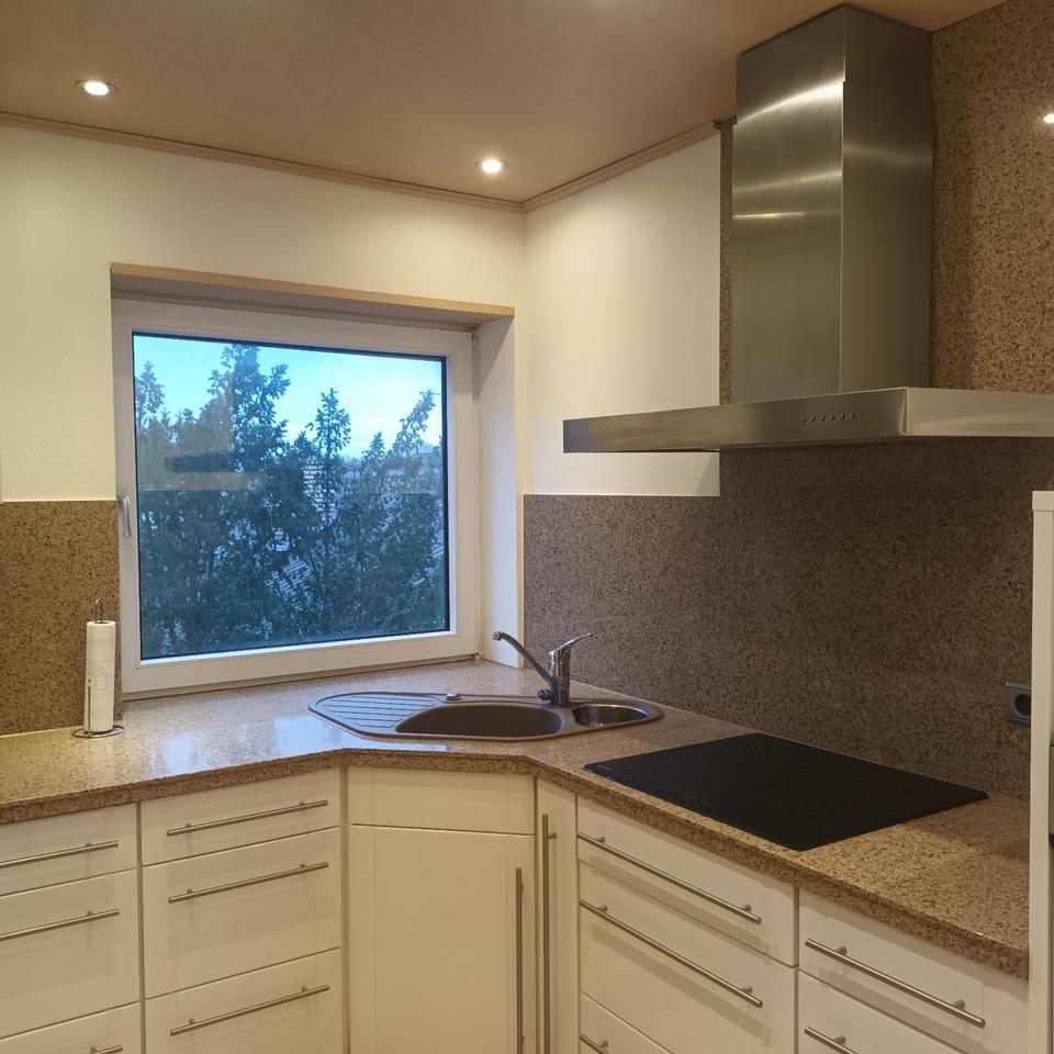 Thumbnail-Gepflegte 2 Zimmer Dachwohnung mit großer Loggia und Garage