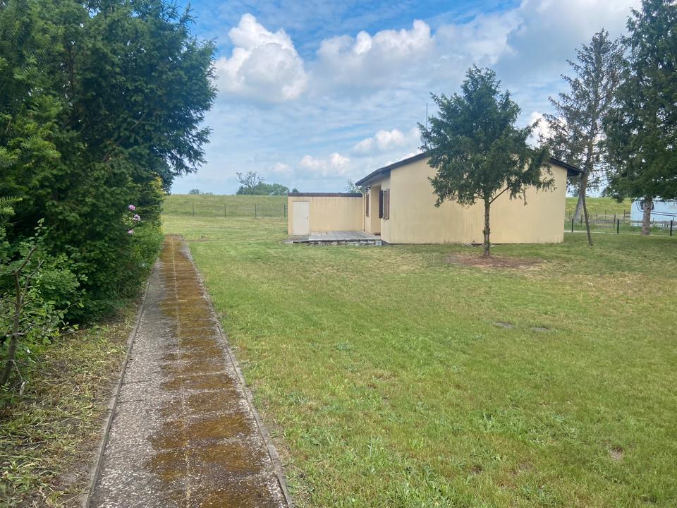 Thumbnail-Haus, Garage mit großen Grundstück