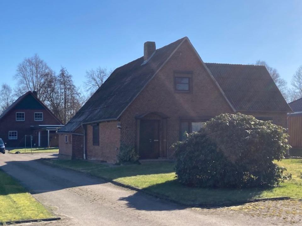 Thumbnail-Einfamilienhaus mit Nebengebäude