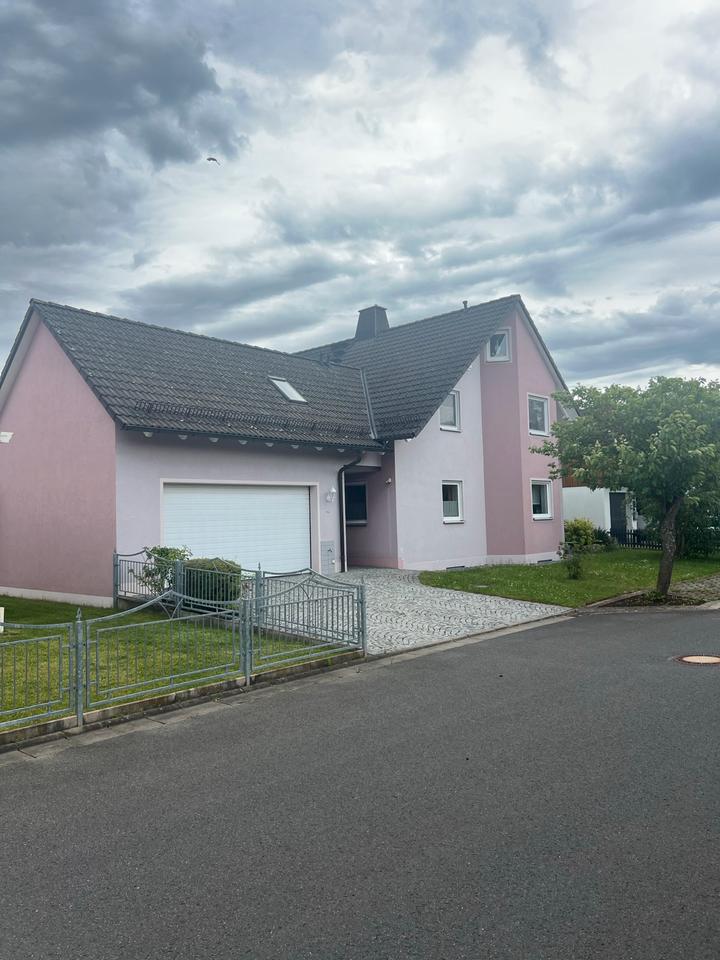 Thumbnail-Gepflegtes Einfamilienhaus mit Doppelgarage u.v.m Nähe Bayreuth