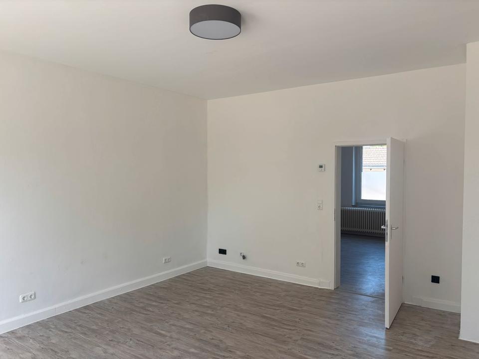 Thumbnail-Frisch renovierte 2 Zimmer Wohnung in Bochum Höntrop zu vermieten