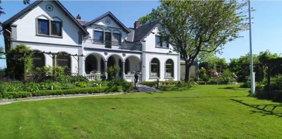 Thumbnail-3,5 Zimmer Dachgeschoßwohnung in Landhausvilla zu vermieten