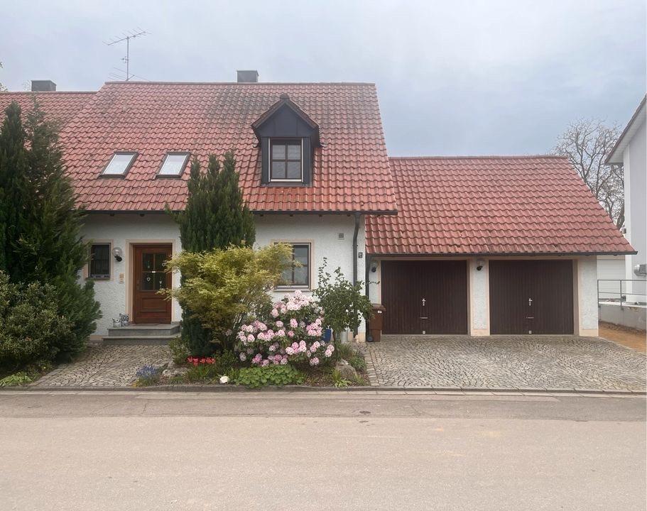 Thumbnail-Doppelhaushälfte mit Garten und Garage