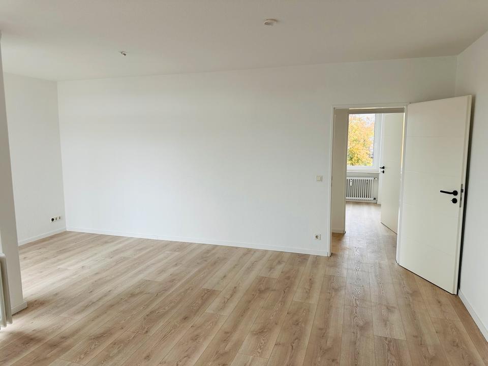 Thumbnail-4 Zimmer Wohnung komplett Renoviert mit Tiefgarage