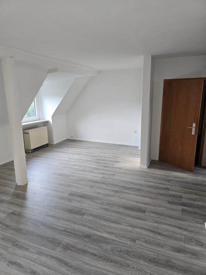 Thumbnail-Renovierte großzügige Dachgeschoß Wohnung in Kupferdreh