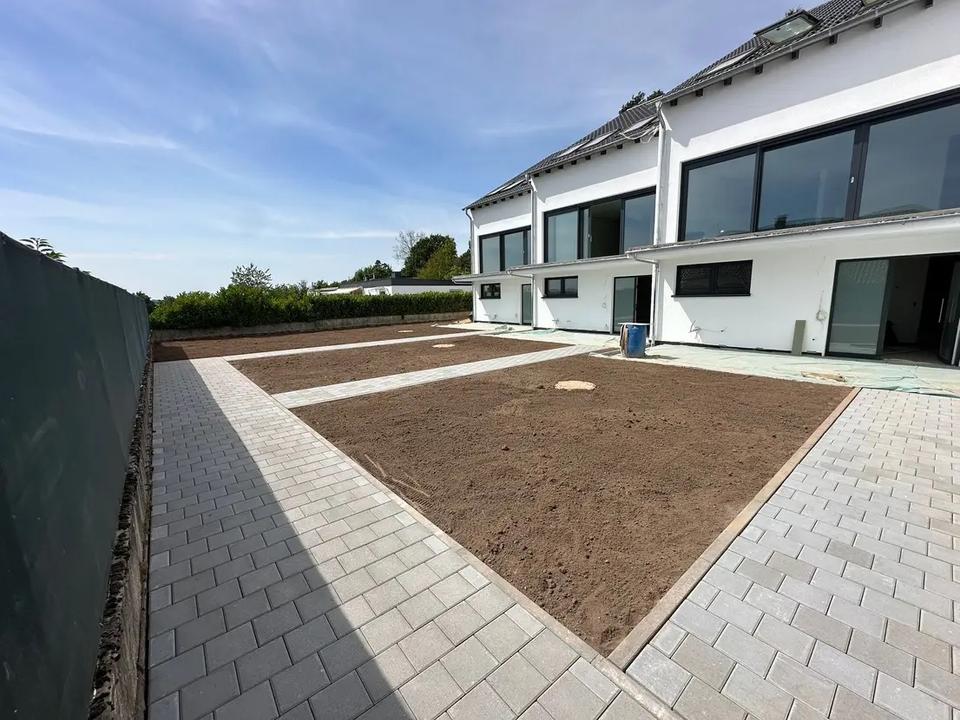 Thumbnail-TOP-2 ZKB-Souterrain-Wohnung mit großzügigem Garten