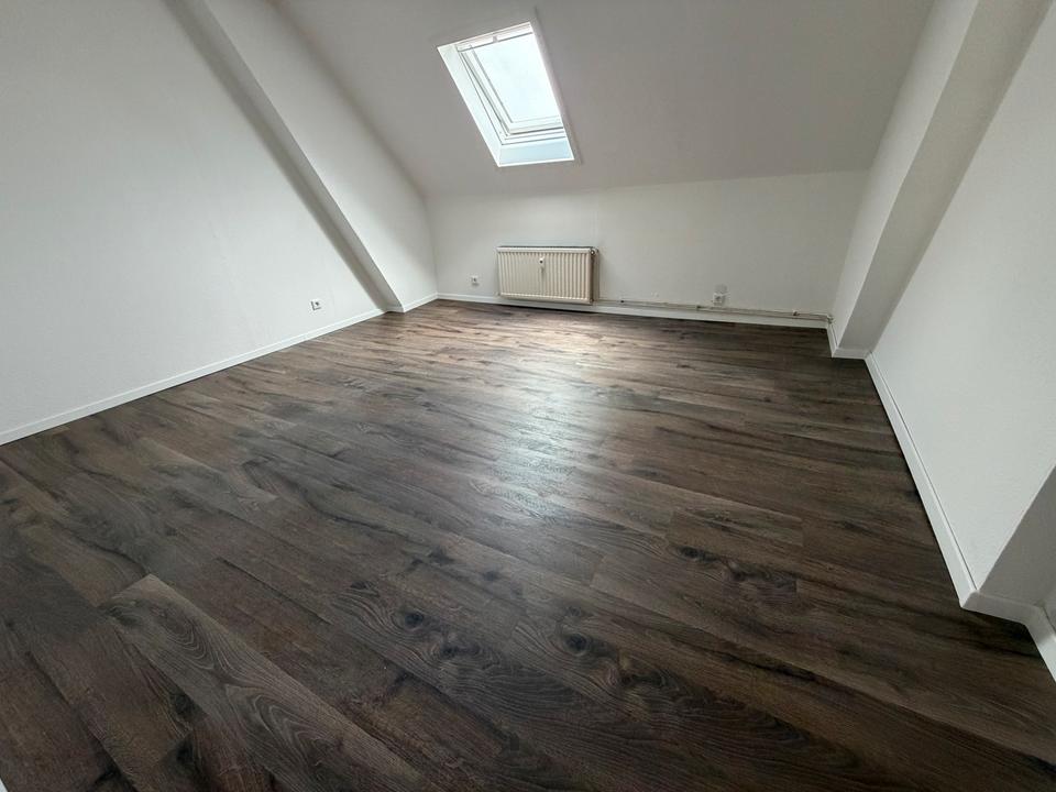 Thumbnail-1-ZKB ca. 28qm EinliegerwohnungPendlerAll-In Miete *Erstbezug*