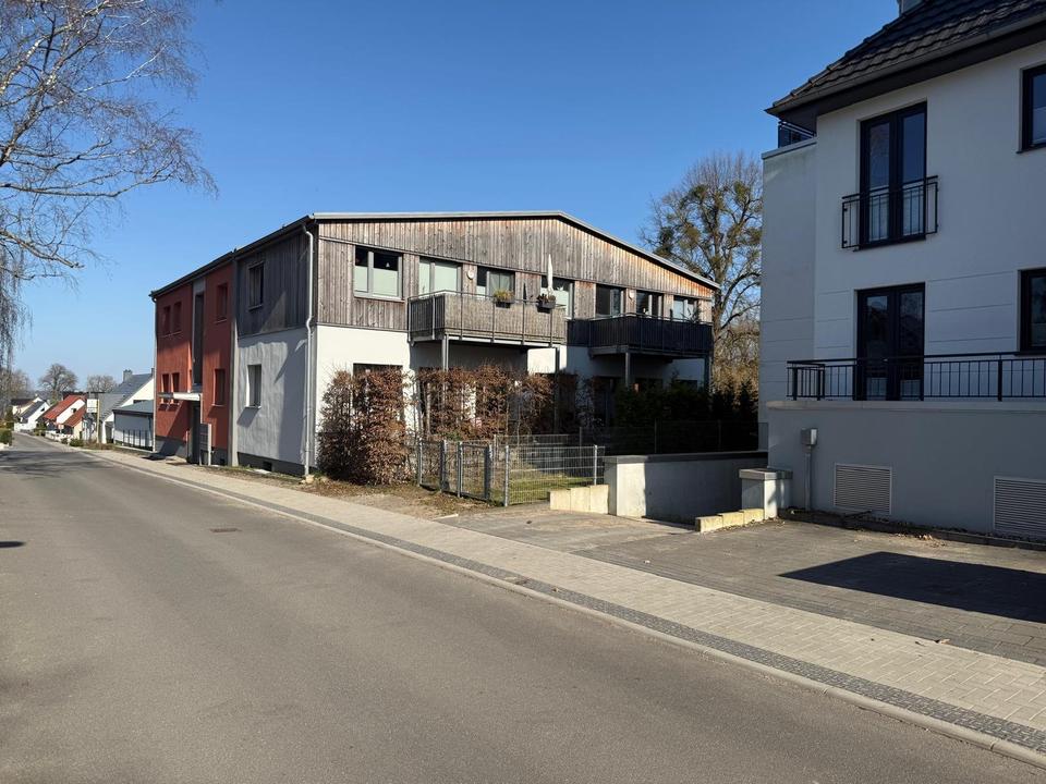 Thumbnail-Süd-West-Terrasse im Schlossgarten mit kleinem Garten