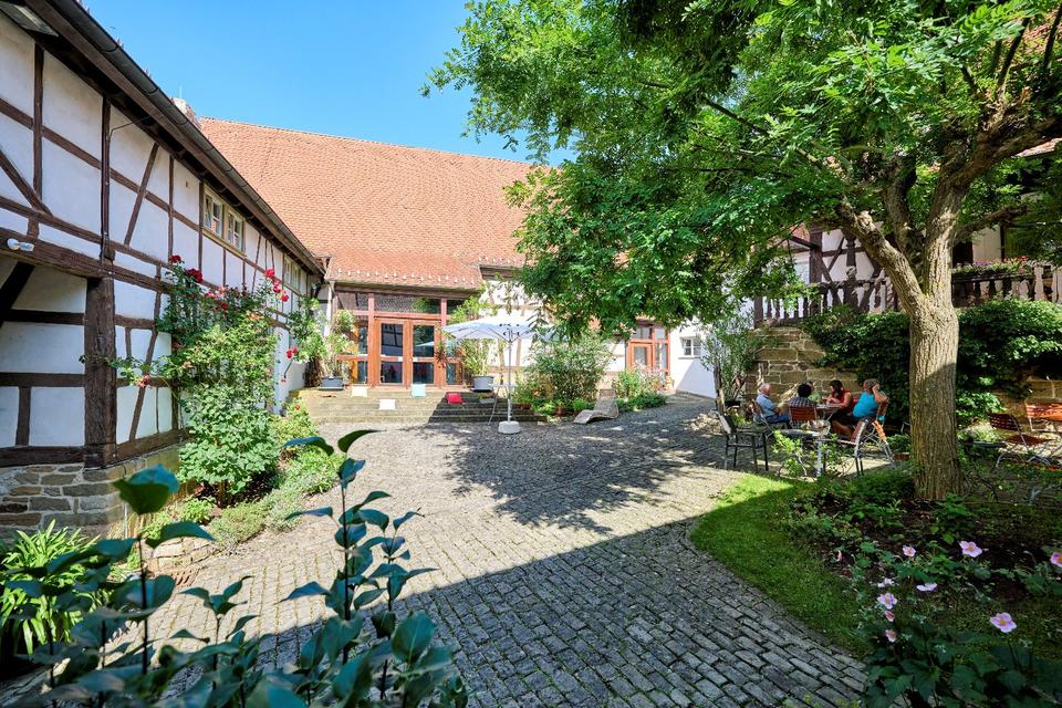 Thumbnail-Fränkischer Vierseithof in ländlicher Idylle