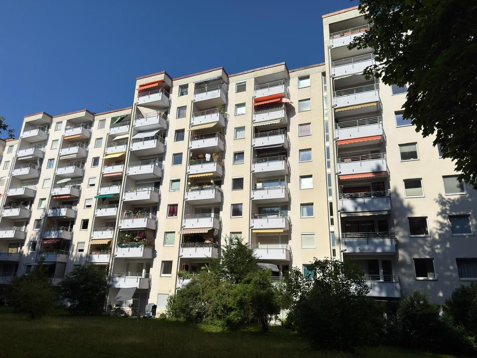 Thumbnail-*** Freie 2,5-Zimmerwohnung am Forstenrieder Park ***