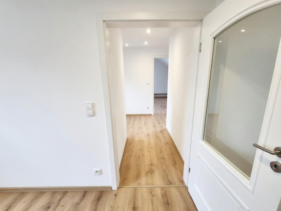 Thumbnail-3-Zimmer Dachgeschosswohnung mit 2 Balkonen und großer Terasse