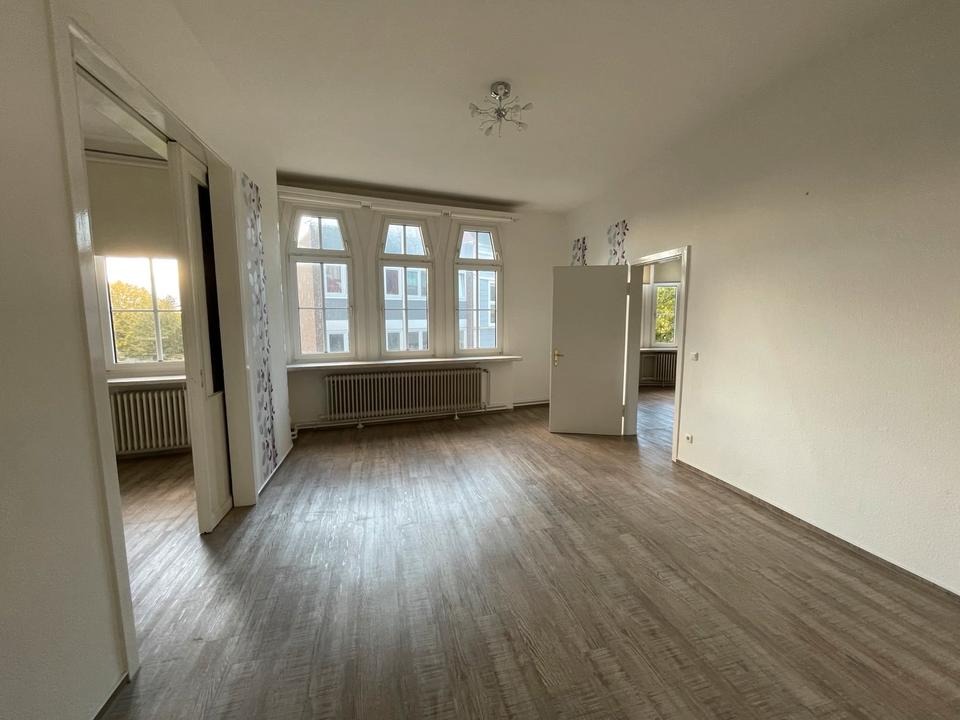 Thumbnail-Großzügige Altbauwohnung mit Charme - mitten in Itzehoe