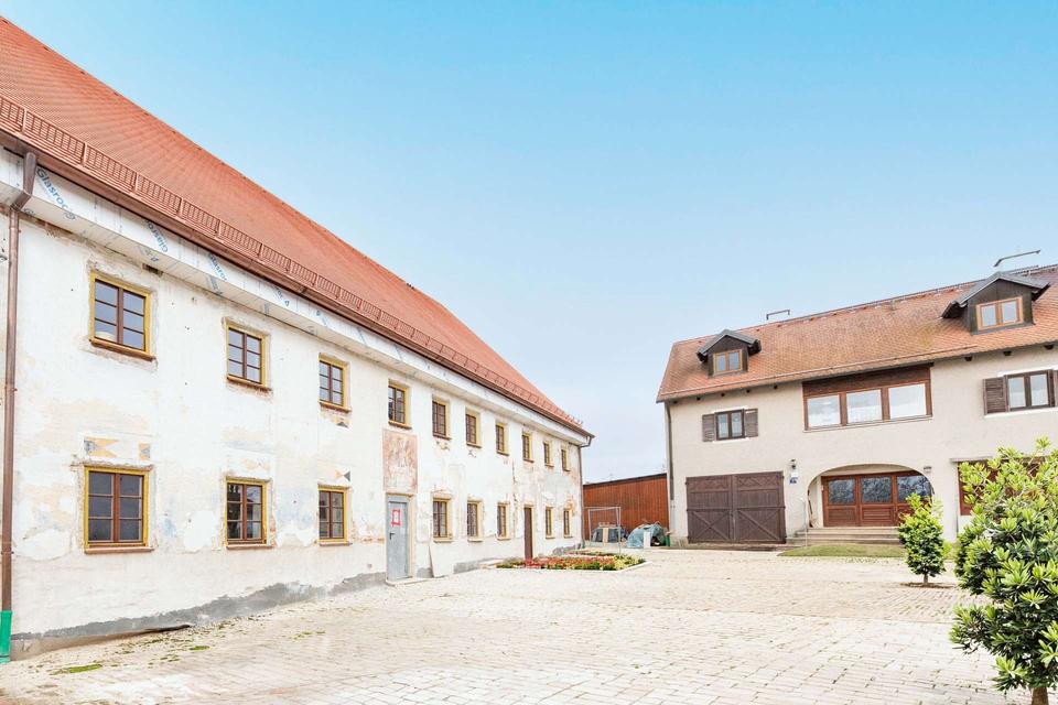 Thumbnail-Altbaucharme mit Sonnenplatz! 3-Zimmer-Erdgeschosswohnung mit Südterrasse im kernsanierten Denkmal