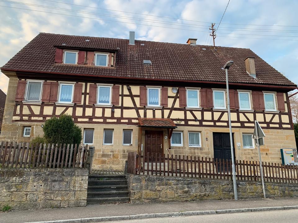 Thumbnail-Historisches geräumiges Bauernhaus mit Stall und Scheune