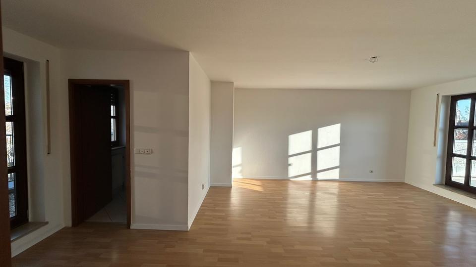 Thumbnail-Moderne Dachgeschosswohnung in München mit Balkon